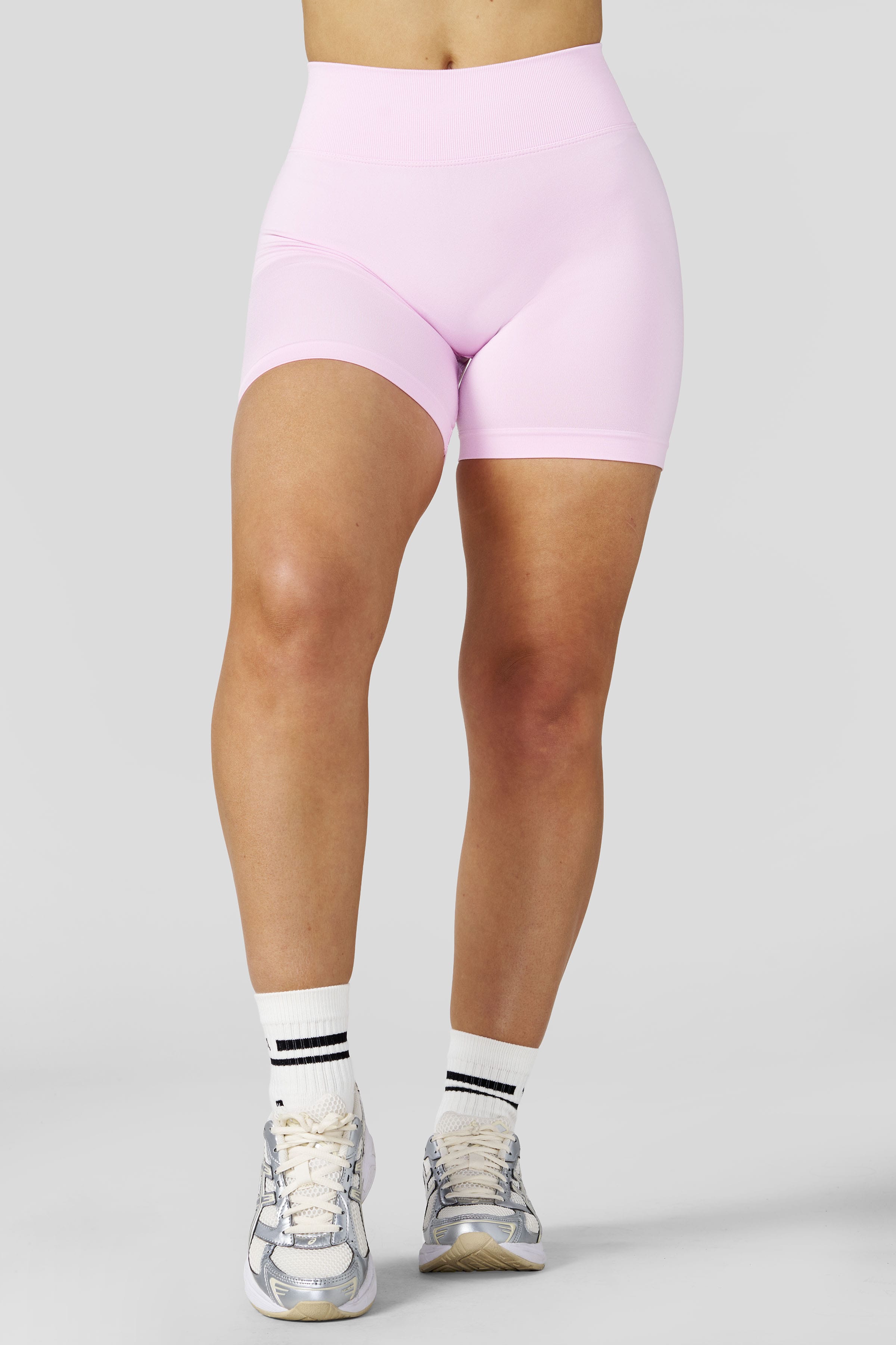 W133 - Curve Seamless Shorts 4.75  - New Colors